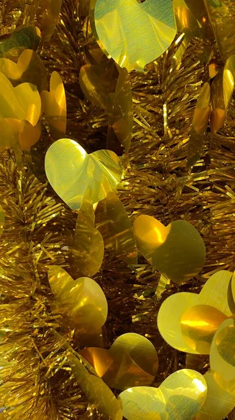 Oropel Dorado Corazones Navidad Decoraciones Oro Cerca Fondo Abstracto Textura — Foto de Stock