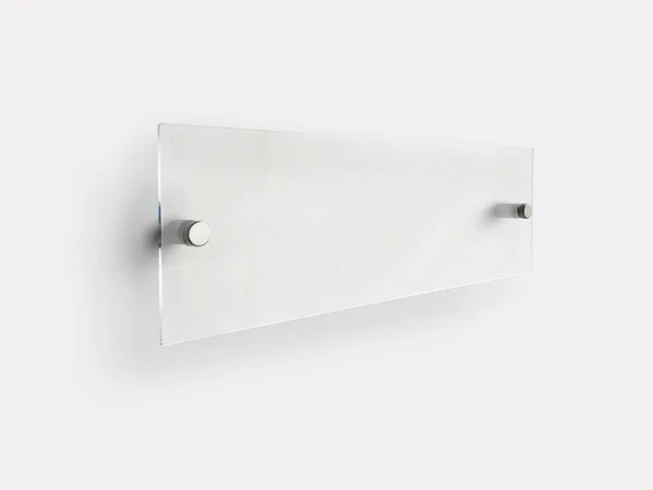 Uzaylı metal tutuculardaki şeffaf cam levhayı temizleyin. Markalaşmak için temiz baskı tahtası. Beyaz arka plandaki Acrilic reklam panosu. Yan görünüş modeli. Orantılı 1 ile 3 arasında.