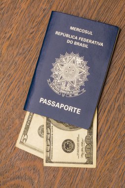 Braziliaanse passaport met dollar