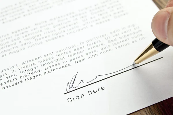 签署合同 免版税图库照片