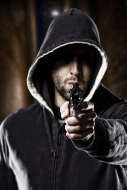 karanlık bir sokakta hırsız