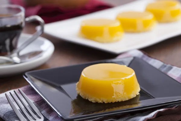 Quindim, ein brasilianisches Dessert — Stockfoto