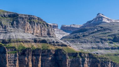 Calcilarruego 'dan Brecha de Rolando manzarası Ordesa ve Monte Perdido Ulusal Parkı, Aragon, Huesca, İspanya.