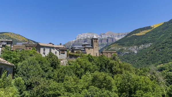 Ordesa 'daki Torla Kasabası ve Monte Perdido Ulusal Parkı, Aragon, Huesca, İspanya.
