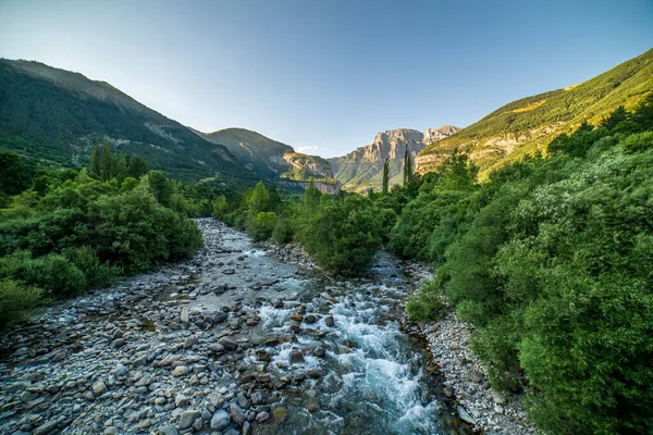 Rio Ara Ordesa Parque Nacional Monte Perdido Aragão Huesca Espanha — Fotografia de Stock