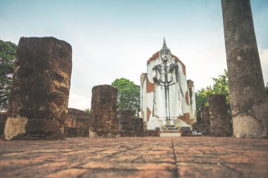 Phitsanulok, Tayland 'daki Wat Viharn Tangası' ndaki büyük Buda Phra Attharot..