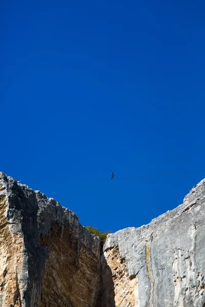 Man on highline — Stock Photo, Image