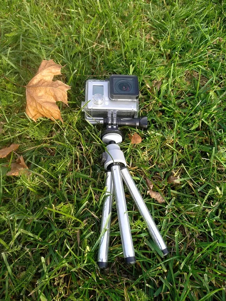 Action Camera Green Grass Close Top View — Stock Photo, Image