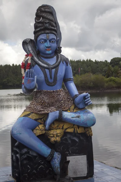 Mooie standbeeld van hindoe god shiva op grand bassin in mauritius — Stockfoto