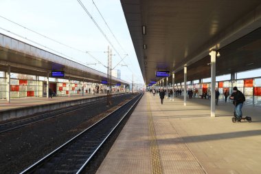 Polonya 'nın Varşova şehrindeki tren istasyonu
