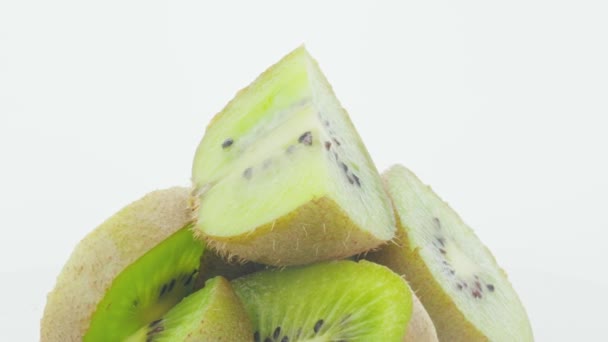 Kiwi Isoliert Kiwi Scheiben Auf Weißem Hintergrund Art Von Obst — Stockvideo