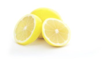Lemon izole edilmiş. Beyaz arka planda sarı limon. Turunçgil. izole et