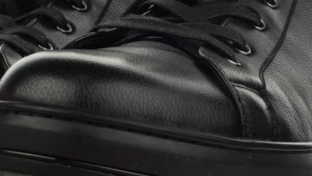 Botlar Izole Beyaz Arka Planda Erkek Deri Botları Kaliteli Ayakkabılar — Stok video