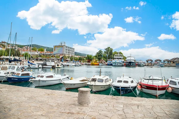 Crikvenica 크로아티아 2021 보트는 Crikvenica 해안에 주차되어 크로아티아의 아름다운 일이지 — 스톡 사진