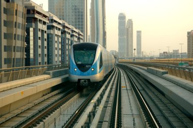 Dubai, Birleşik Arap Emirlikleri metro tren
