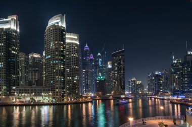 gece Dubai şaşırtıcı görünümü.