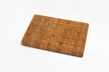 Beyaz arka planda izole edilmiş tahta kesme tahtası. Yüksek çözünürlüklü fotoğraf..