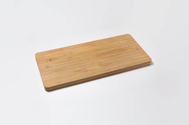 Beyaz arka planda izole edilmiş tahta kesme tahtası. Yüksek çözünürlüklü fotoğraf..