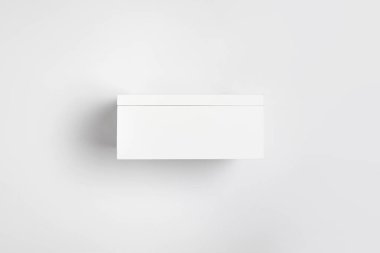 Tahta kutu tabutu beyaz arka planda izole edilmiş. Yüksek çözünürlüklü fotoğraf. Çay kutusu..