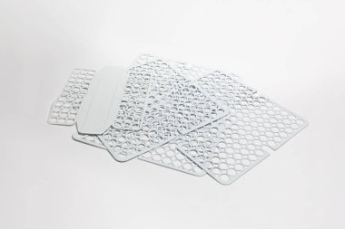 Plastik çekmeceler beyaz arka planda izole edilmiş. Yüksek çözünürlüklü fotoğraf..