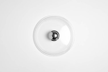 Beyaz arka planda izole edilmiş bir tavanın cam kapağı. Yüksek çözünürlüklü fotoğraf. Üst görüntü. Model.