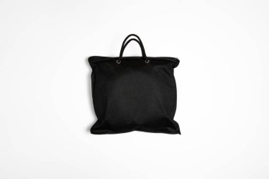 Beyaz uyku yastığı ya da boyun yastığı kullan. Beyaz arka planda izole edilmiş. Yüksek çözünürlüklü fotoğraf. Model.