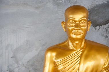 Altın Budist rahip.