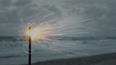 Plajda Parıltı Çubuğu