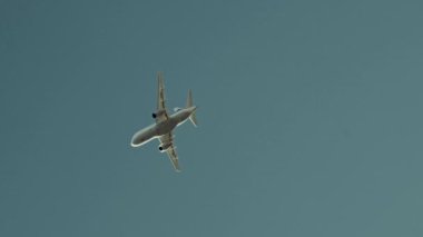 Sukhoi Superjet uçağı havalandı.