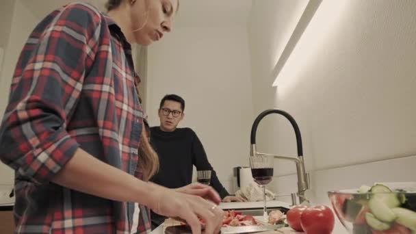 Couple cooking and drinks wine — Video