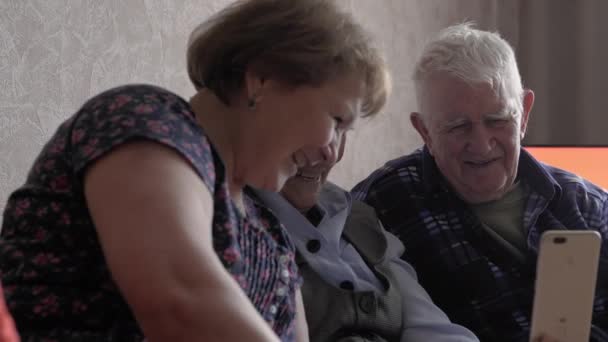 Video Çağrısı Yapan Yaşlılar — Stok video