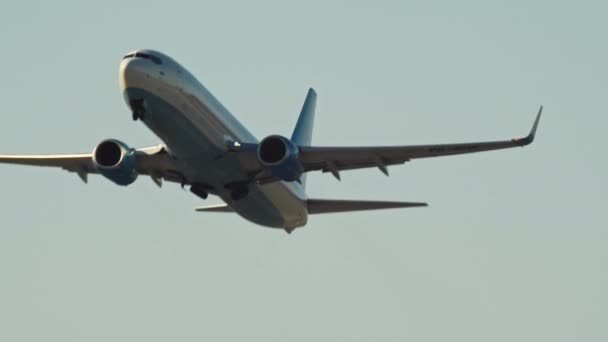 Descolagem do avião de passageiros — Vídeo de Stock