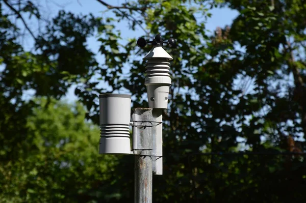 Station Météorologique Dans Jardin — Photo