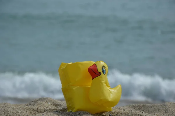 Надувна Качка Пляжі — стокове фото