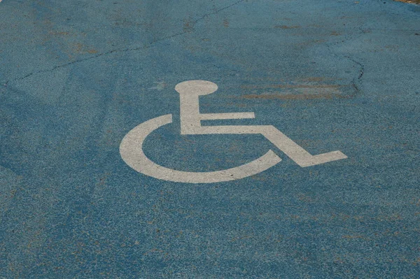 Niepełnosprawny Znak Parkingowy Znak Niepełnosprawności — Zdjęcie stockowe