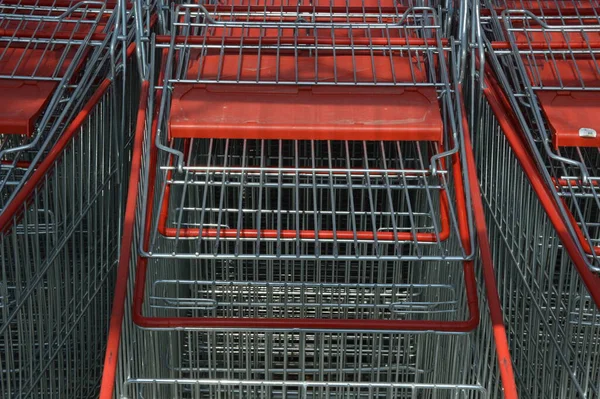 Alışveriş arabalarına yakın çekim