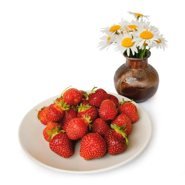 Strawberry and camomile — Stock Photo, Image