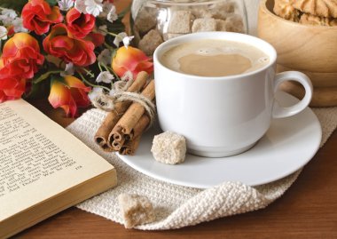 fincan kahve ve kitap