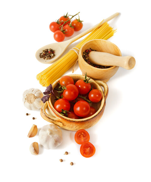 Помидоры, чеснок и паста
