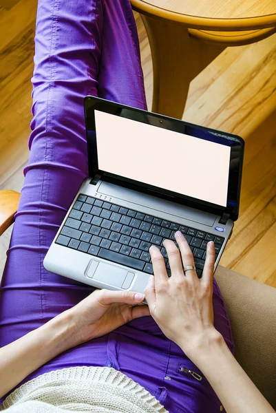 Meisje met de laptop — Stockfoto