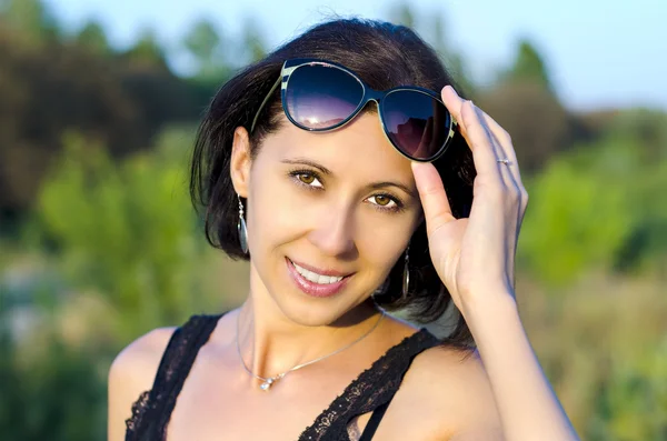 Beautiful Woman With Sunglasses — Stock Photo, Image