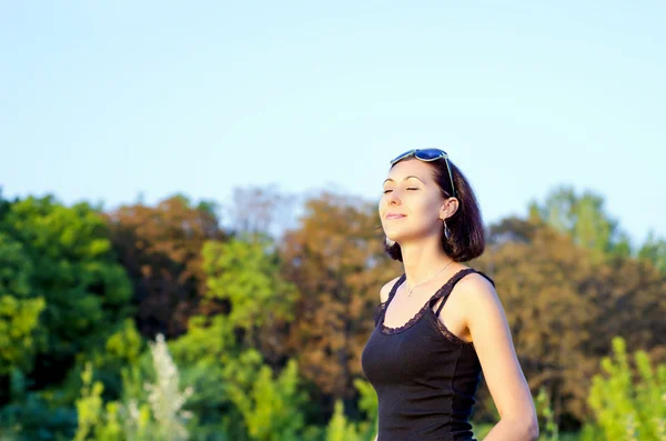 Beautiful Woman With Sunglasses — Stock Photo, Image