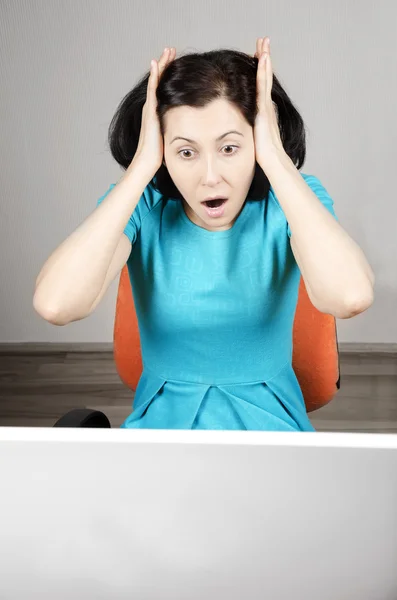 Frightened woman — Stock Photo, Image