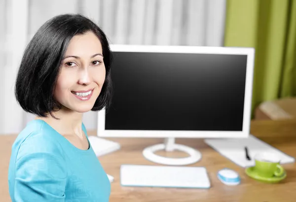 Frau mit Computer — Stockfoto