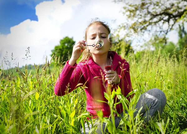 Child starting soap bubbles — Stock Photo, Image