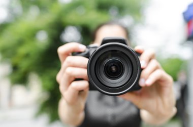 genç gülümseyen kız yapma fotoğraf