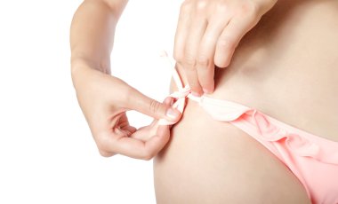 Bikinili seksi kadın.