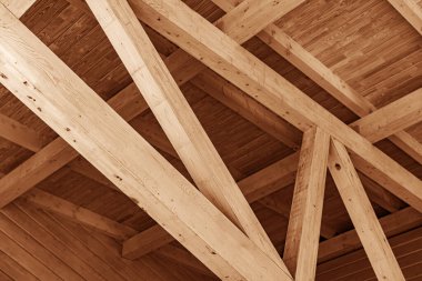 Bir ev için ahşap çatı yapısı.