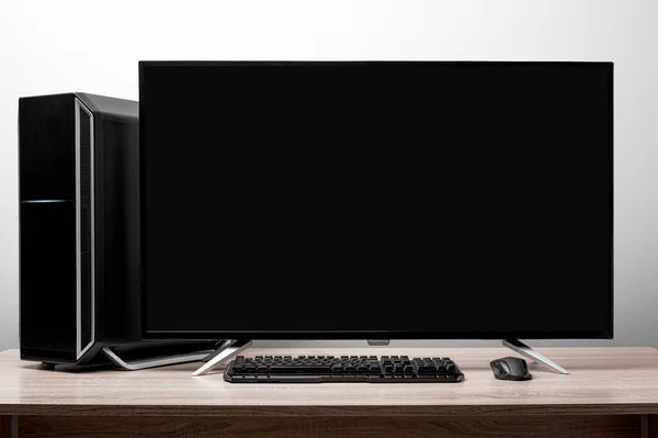 Arbetsplats. Bord med stationär persondator. — Stockfoto