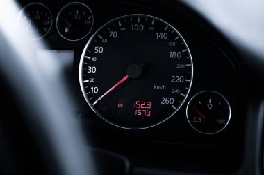 Araba hız göstergesi, kapat..